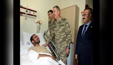 Genelkurmay Başkanı Akar'dan yaralı askerlere ziyaret
