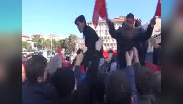 Manisa'da 250 metrelik bayrakla yürüyüp, terörü lanetlediler
