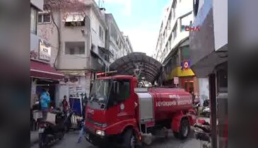 Yavru kediyi itfaiye kurtardı