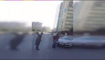 Bıçaklandığı anı kameraya çekti