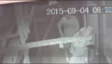 Bursa'da hırsızların elektrikçiyi 30 saniyede soyma anı güvenlik kamerasında