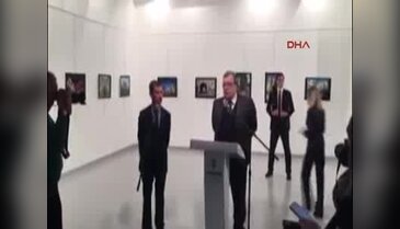 Rus Büyükelçi Andrey Karlova'a düzenlenen saldırı öncesinde çekilen görüntü