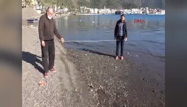 Marmaris'te deniz 4 metre çekildi