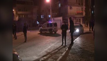 Sokağa el yapımı patlayıcı atıldı: 2 araç zarar gördü