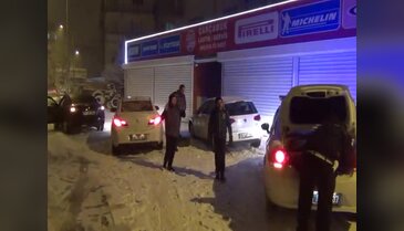 Bursa İnegöl'de ambulans direğe çarptı: Doktor yaralandı