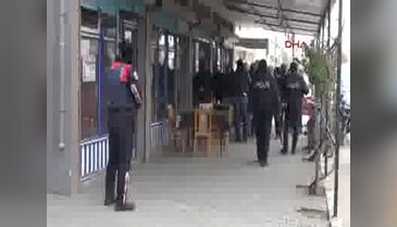 Hırsızlık suçundan aranan sanık, kahvede oyun oynarken yakalandı