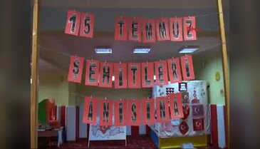 Anaokulu öğrencileri 15 Temmuz'u sahneledi