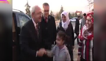 Kılıçdaroğlu, Uşak'ta Köy kahvehanesini ziyaret etti
