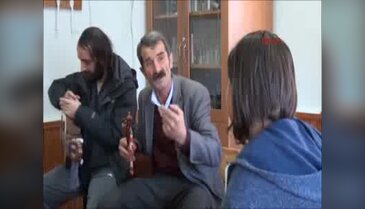 Öğrencilere geleneksel müzik eğitimi