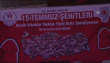 Bursa'da boks şöleni devam ediyor