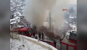 Annelerinin kapıyı kilitleyip gittiği evde çıkan yangında 2 kardeş öldü