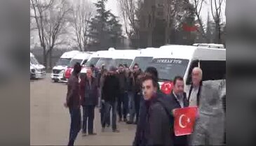 Bursa'da servis minibüsleri şehitler için konvoy oluşturdu
