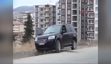 Önü kesilip ateş açılan otomobilin sürücüsü yaralandı