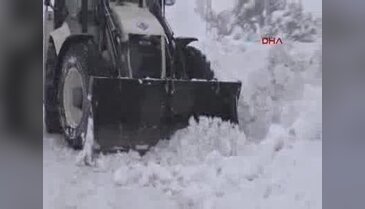 Mersin'de kar hayatı felç etti
