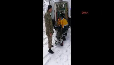 Uzman Çavuş, kalp hastası vatandaşı sırtında taşıdı