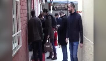 Çocuklar hediyelerini kilisede Noel babadan aldı