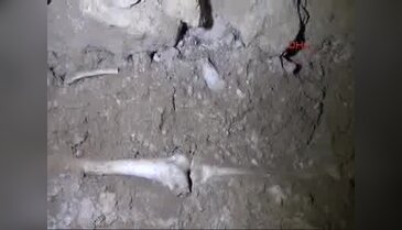 Adıyaman'da kepçenin çalışması türbedeki kemikleri çıkardı