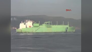 Doğalgaz tankeri boğazı kapattı