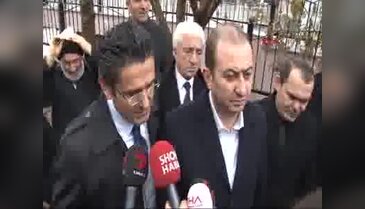 Cenazeye katılan iş adamı tepki gösterilince camiden ayrıldı
