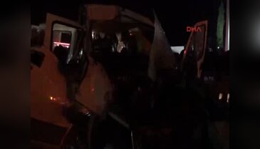 TIR'la çarpışan minibüste baba-oğul öldü, 2 kişi yaralandı