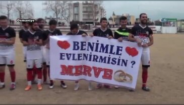 Böyle olur futbolcunun evlilik teklifi