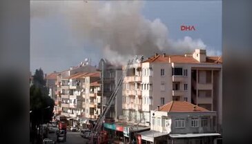 Bina çatısında çıkan yangın korkuttu