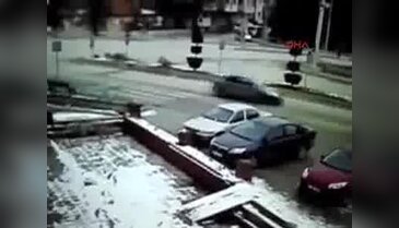Bolu'da otomobil ve midibüs çarpıştı: 2 yaralı