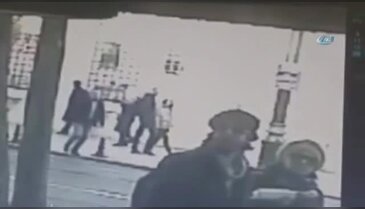 Tramvayın önüne böyle atladı