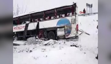 Yolcu otobüsü uçuruma yuvarlandı! Ölü ve yaralılar var - 2