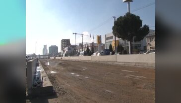Bursa'da tramvay hattındaki perde duvarlara düzenleme