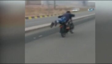 Motosikletle tehlikeli yolculuk