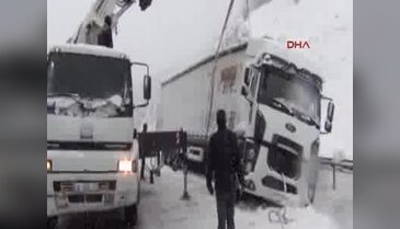 Bursa-Ankara yolunda kar sebebiyle sürücüler zor anlar yaşıyor