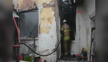 Alevler, Bergama'da iki evi küle çevirdi
