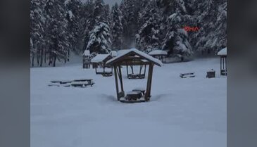 Donan Abant Gölü karla kaplandı