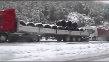 İzmir'de 200 araç mahsur kaldı