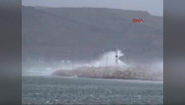 Bandırma'da poyraz 90 kilometre hızla esti