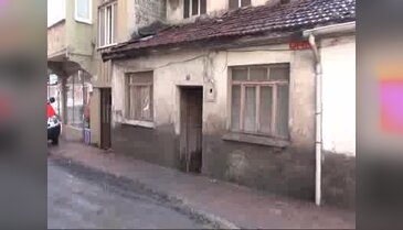 Yalnız yaşadığı evinde ölü bulundu