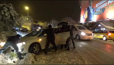 Bursa Uludağ yolu buz pistine döndü...