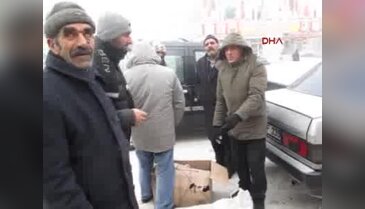 Sıfırın altında 20 derece soğukta hindi satışı