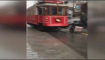Engelli vatandaşın İstiklal'de böyle ilerledi