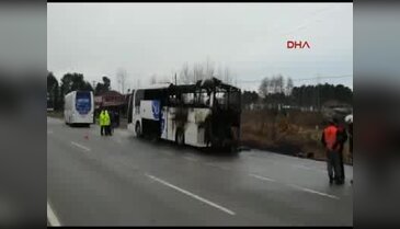 İçinde 16 yolcu bulunan otobüste yangın çıktı