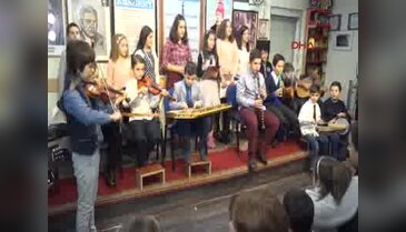 Kosovalı Türk çocukların yılbaşı programı büyük ilgi gördü