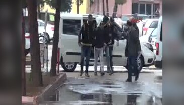 Kapkaç zanlıları aynı evde yakalandı