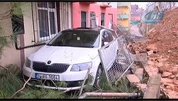 İstinat duvarı çöktü, vatandaş tedirgin oldu
