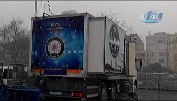 Polis Taksim'i MOBESE tırı ile izliyor