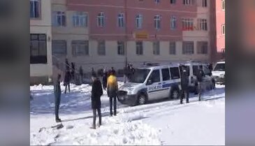 Öğrenci pansiyonunda asansöre sıkışarak öldü