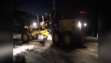 Osmaniye'de karda mahsur kalan araçlar kurtarıldı