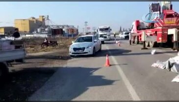 Manisa'da kömür yüklü tır devrildi: 1 yaralı