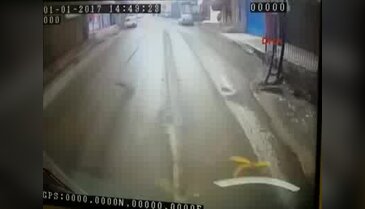 Otomobilin çaptığı çocuk öldü, elektrik direği devrildi