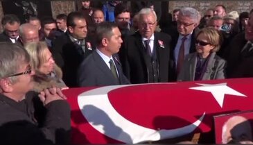 Cenaze töreninde CHP'lilerin 'biz de konuşacağız' tartışması